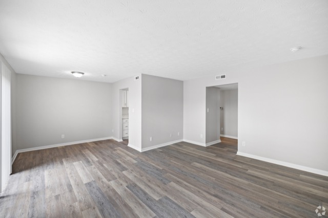 Wingate living room photo 2