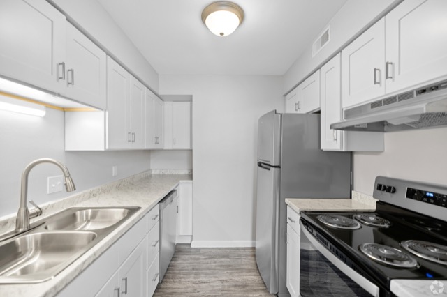 Wingate kitchen photo 3