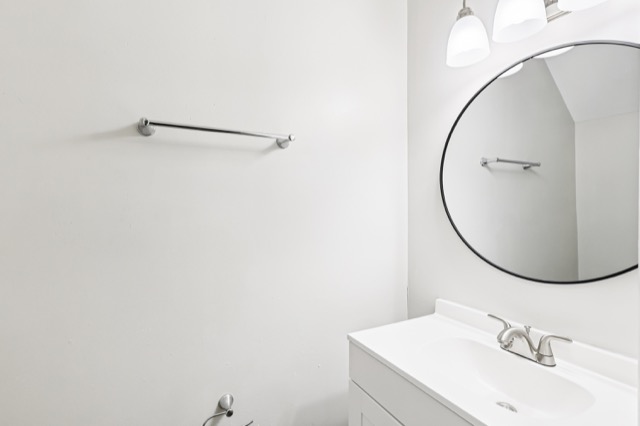 Wingate bathroom photo 3