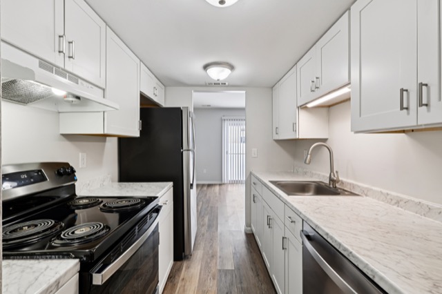 Wingate kitchen photo 7