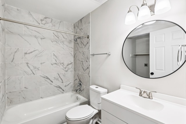 Wingate bathroom photo 5